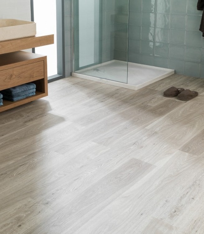 bathroom-with-vinyl-flooring